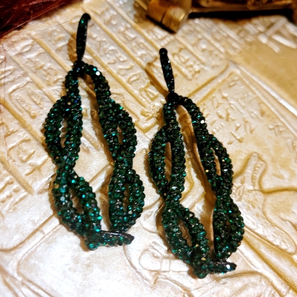 NWT Emerald Green Austrian Crystal Sonali Earrings